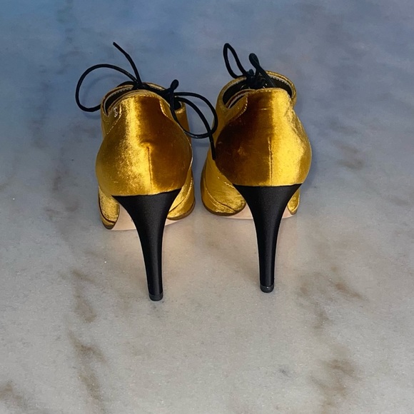 Chanel Velvet Gold Mustard Lace Up Oxford Heel Pump - Picture 8 of 17